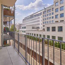 mit Balkon III 
