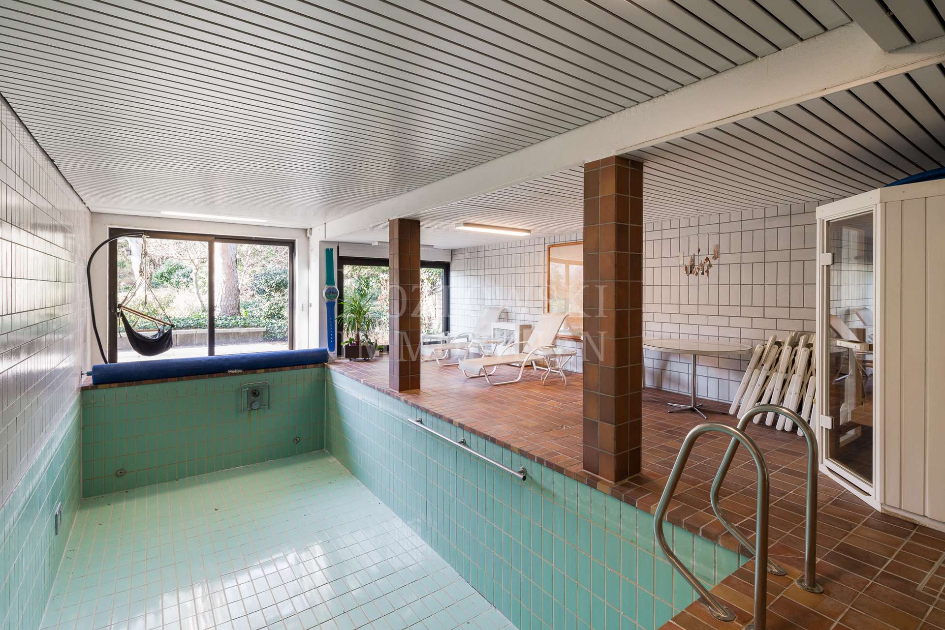 Swimmingpool mit Sauna