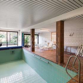 Swimmingpool mit Sauna
