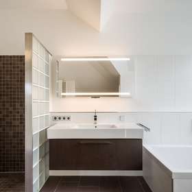 Dusche und Wanne