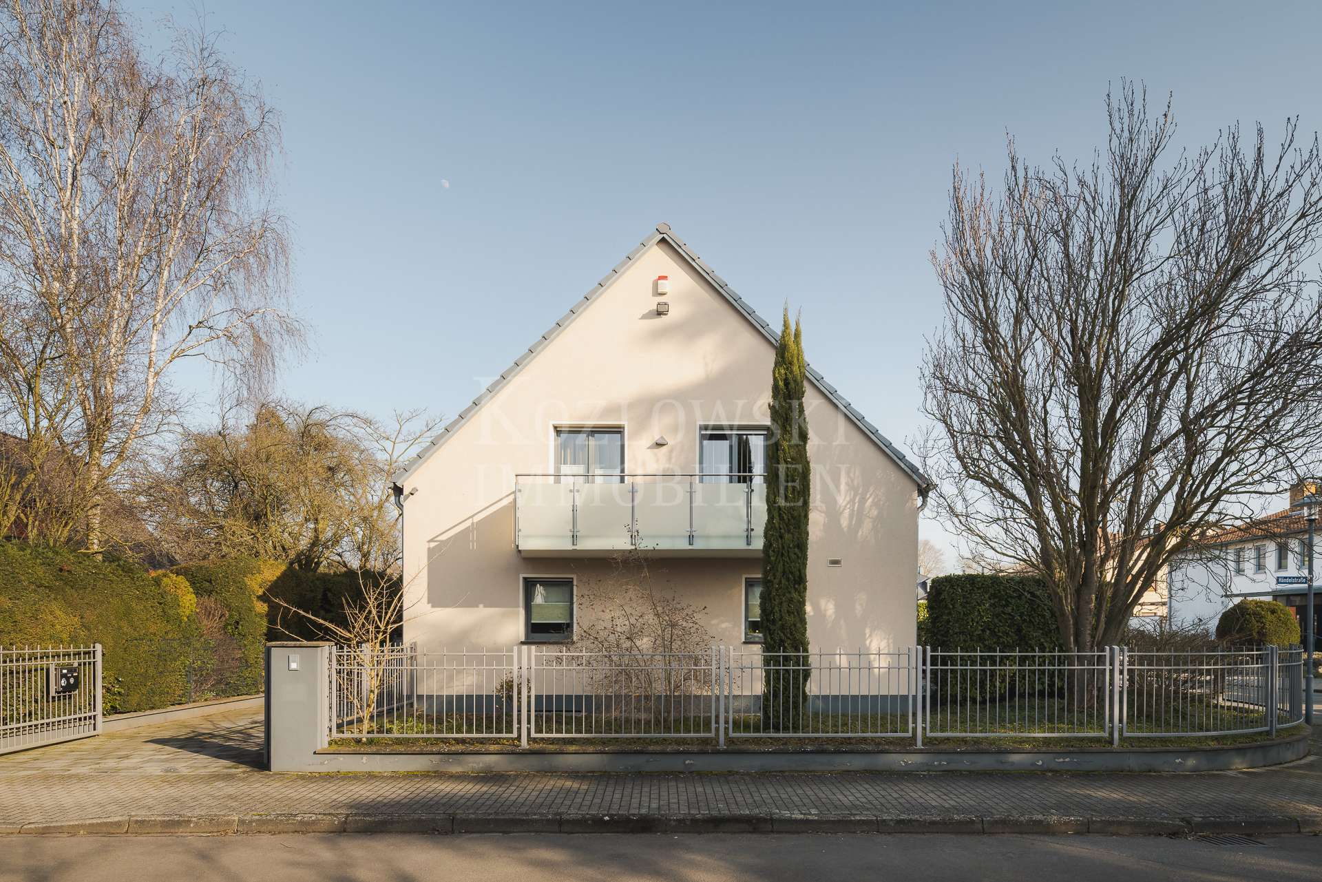 Villa - Straßenansicht II