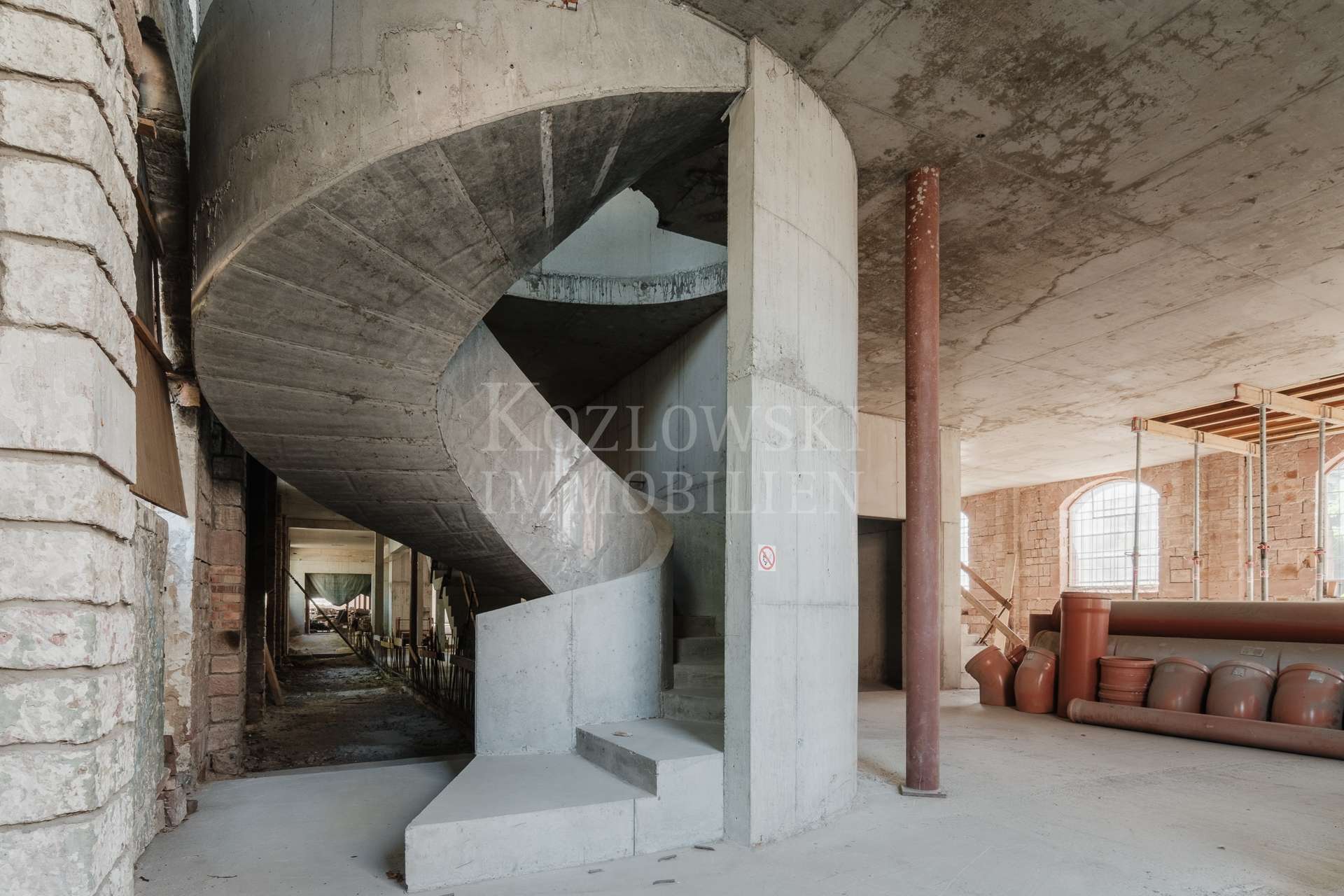 Sichtbeton-Wendeltreppe