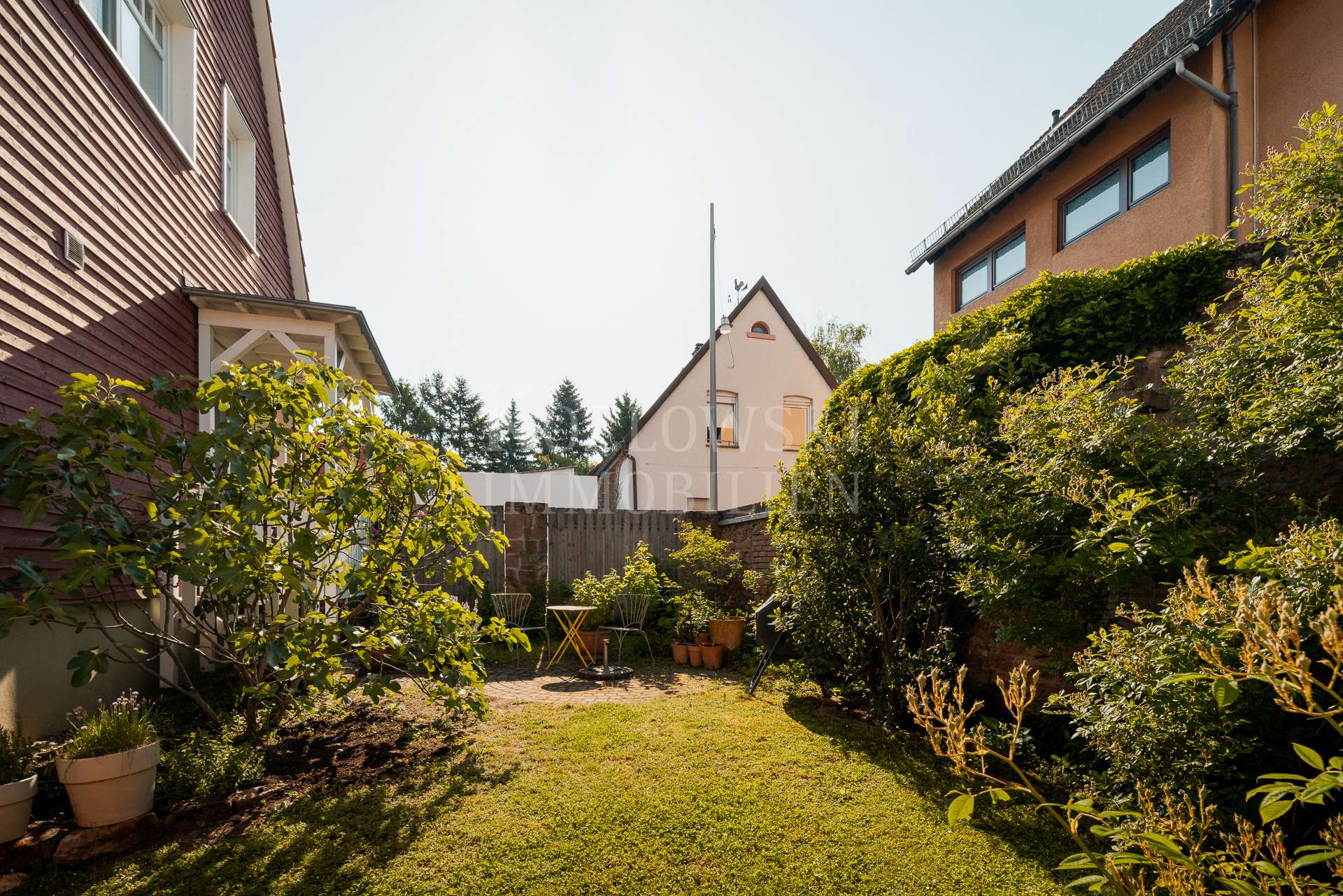 Idyllischer Sonnengarten