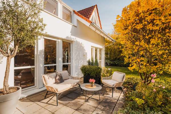 thumbnail von Harmonie aus Großzügigkeit und Natur – Stilvolles Architektenhaus mit Südgarten!