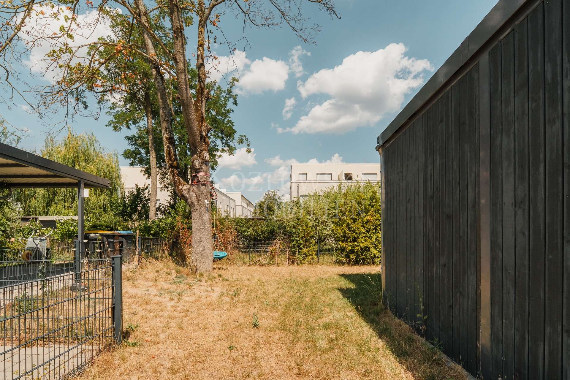 Garten mit Baum