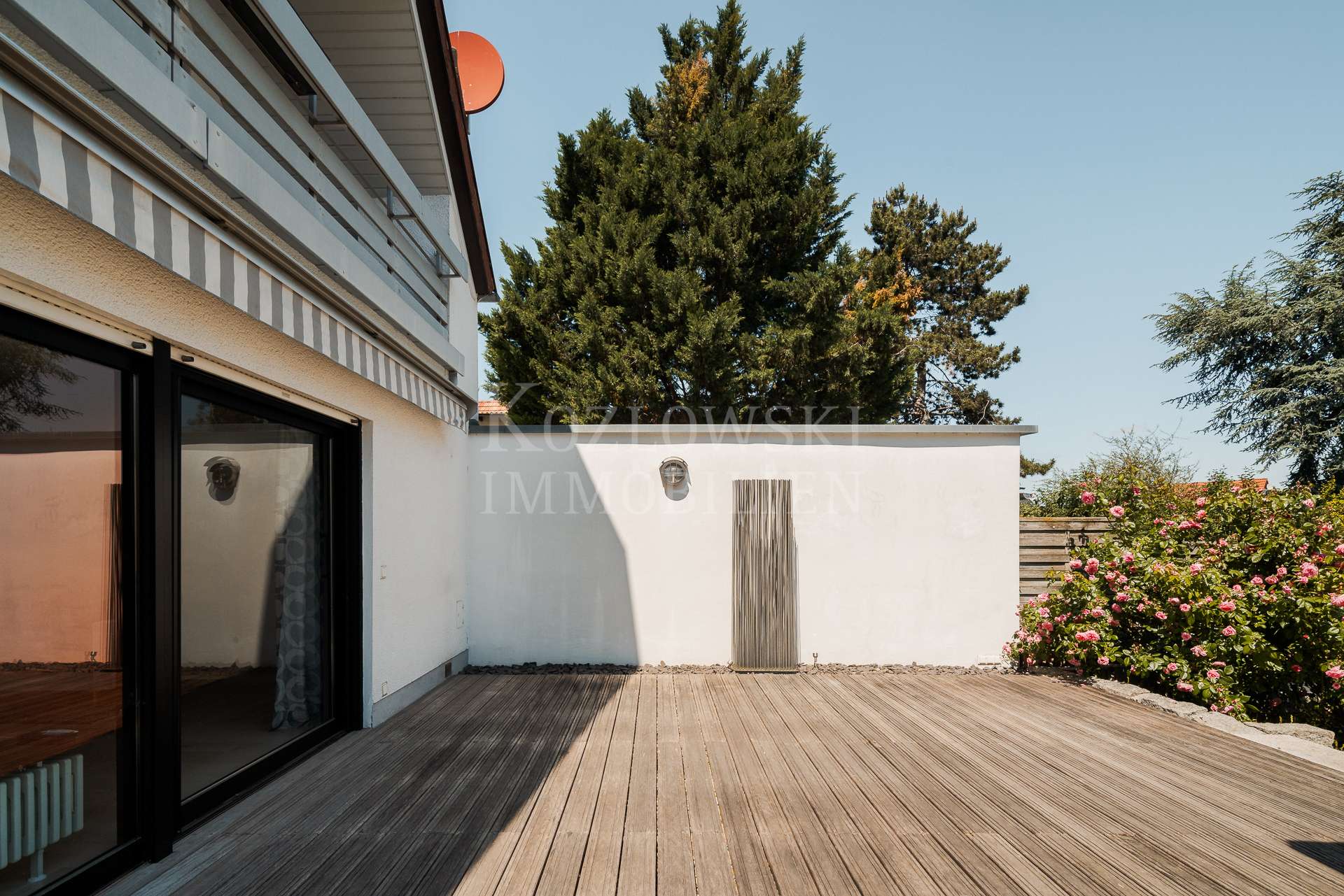 mit Terrassenzugang