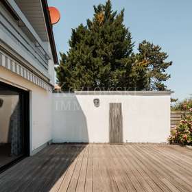 mit Terrassenzugang