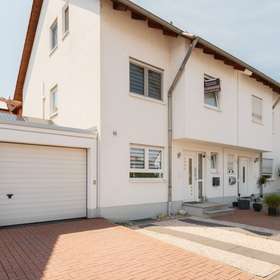 DHH mit Garage