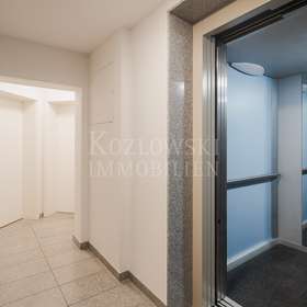 Treppenhaus mit Lift