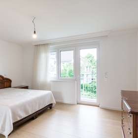 Masterbedroom mit Balkon