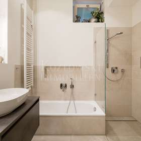 mit Wanne und Dusche