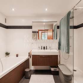 Bad mit Wanne & Dusche