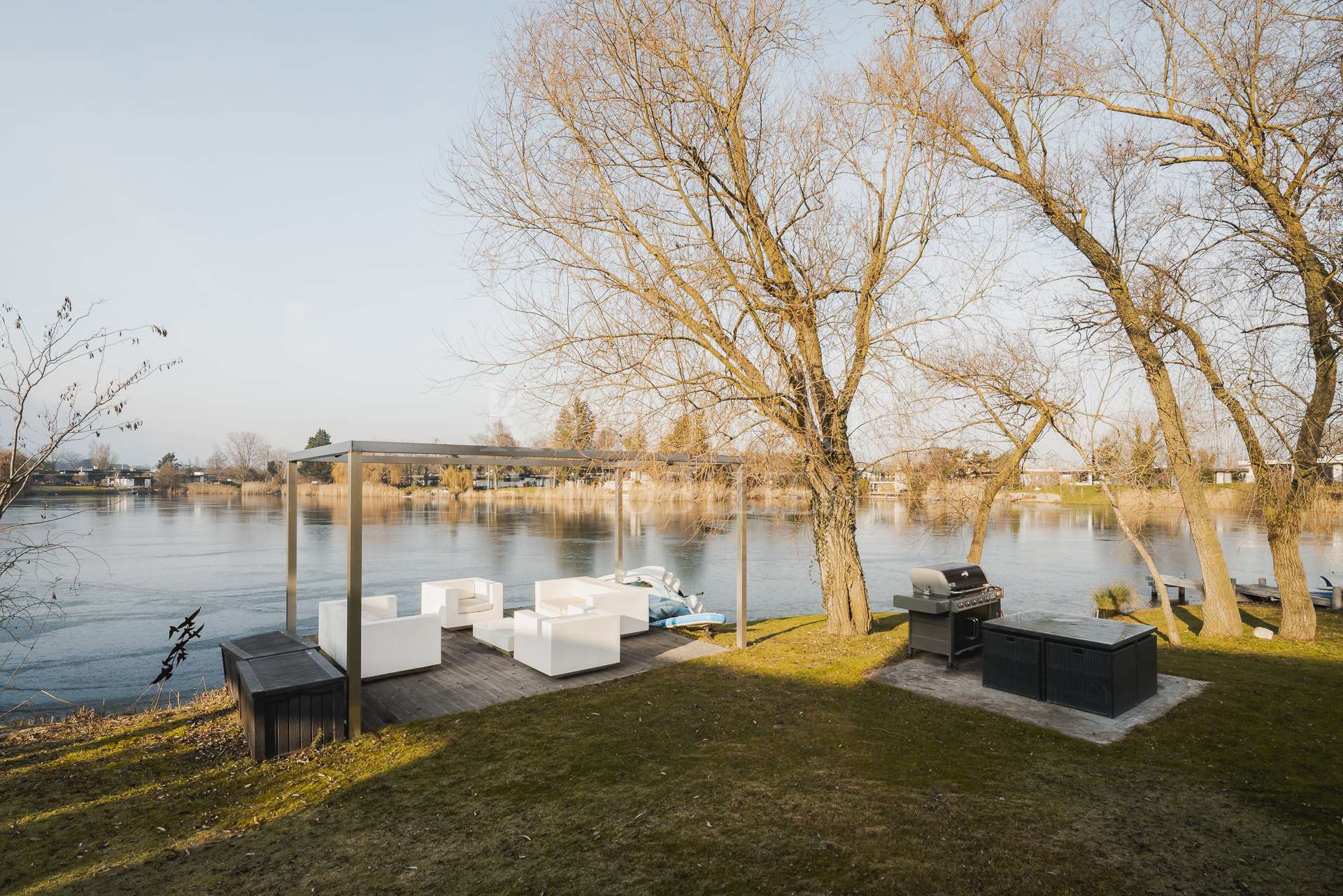 See-Terrasse mit Grillplatz