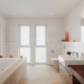 Gäste-Bad mit Badewanne