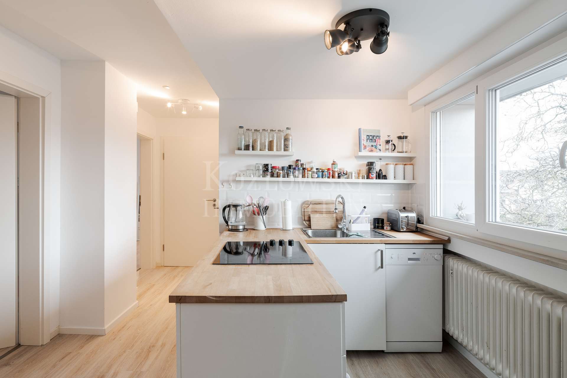 Flur und Einbauküche