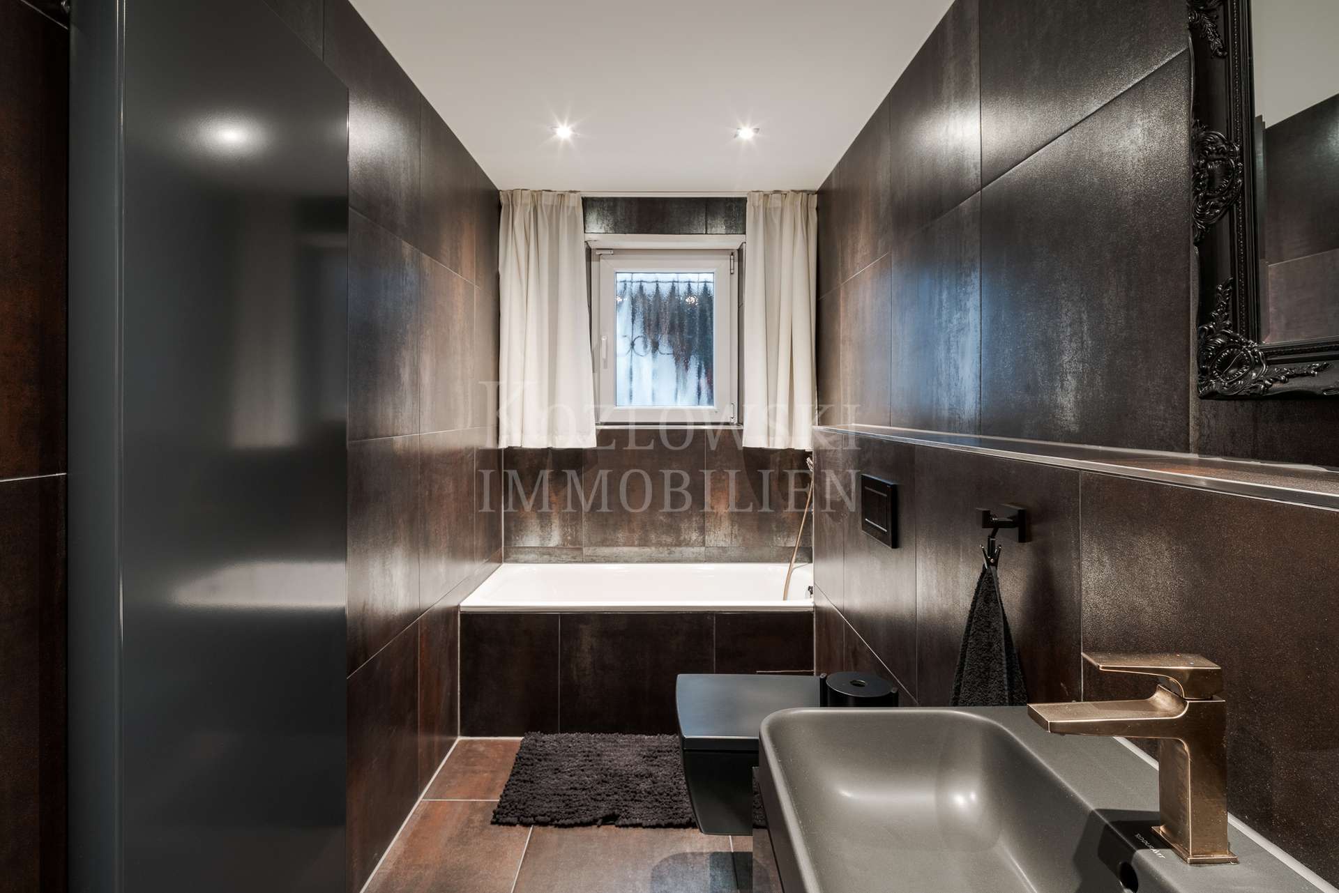 Design-Bad mit Dusche