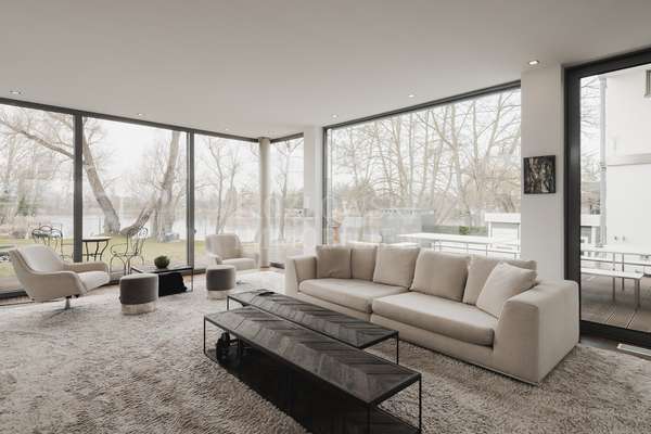 thumbnail von Echte Rarität | Exklusives Refugium am Privatsee – Designvilla im Bauhausstil!