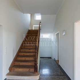 Treppe ins Obergeschoss