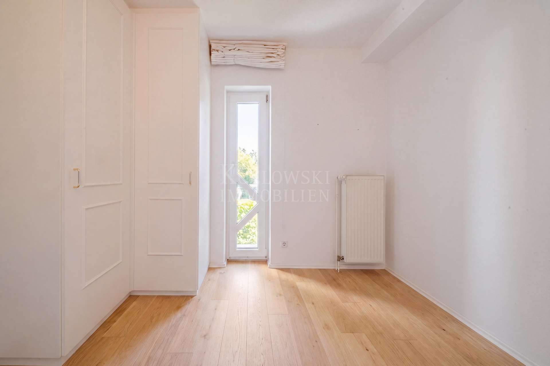 Arbeitszimmer - Boden KI-Staging