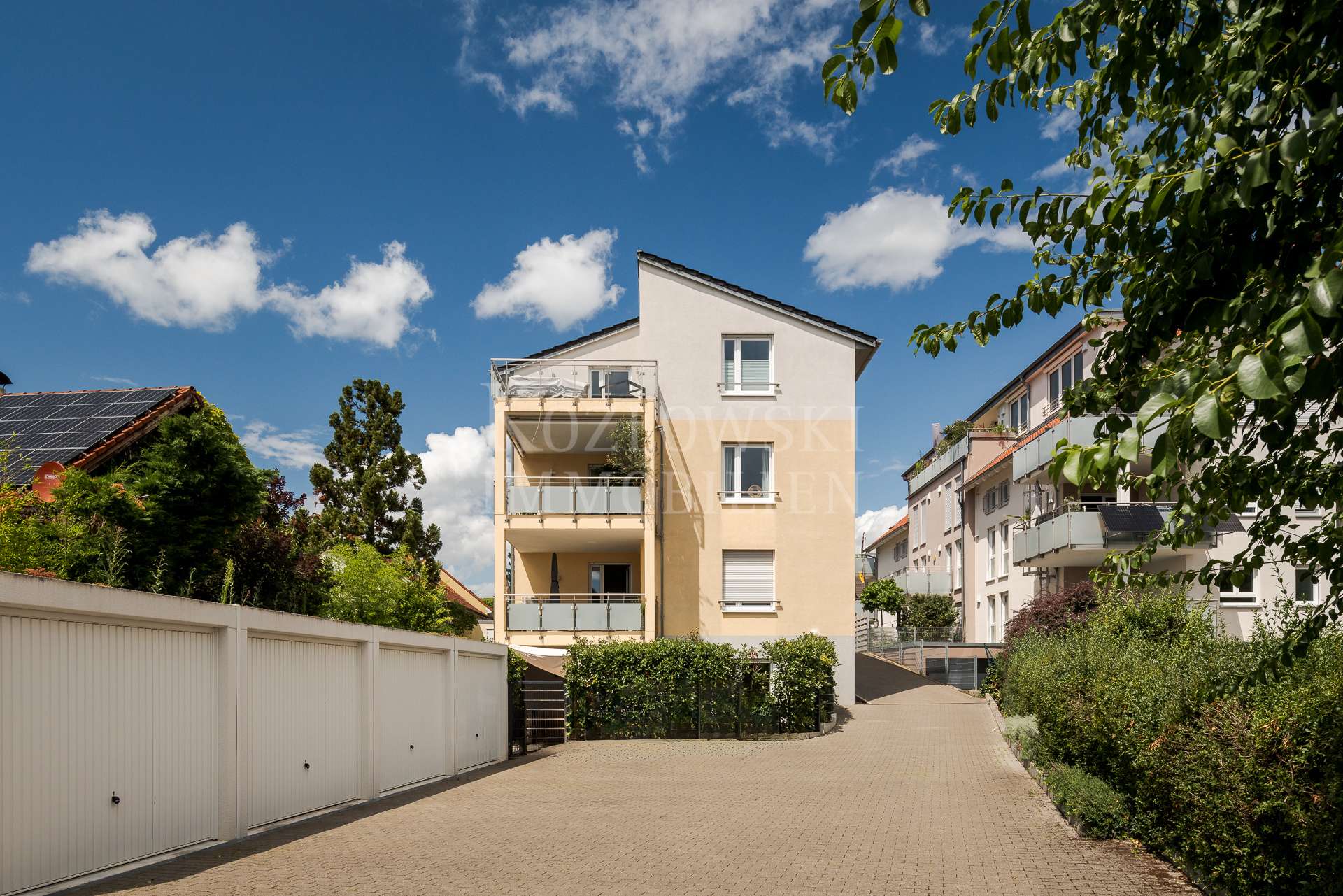 Innenhof mit Garage