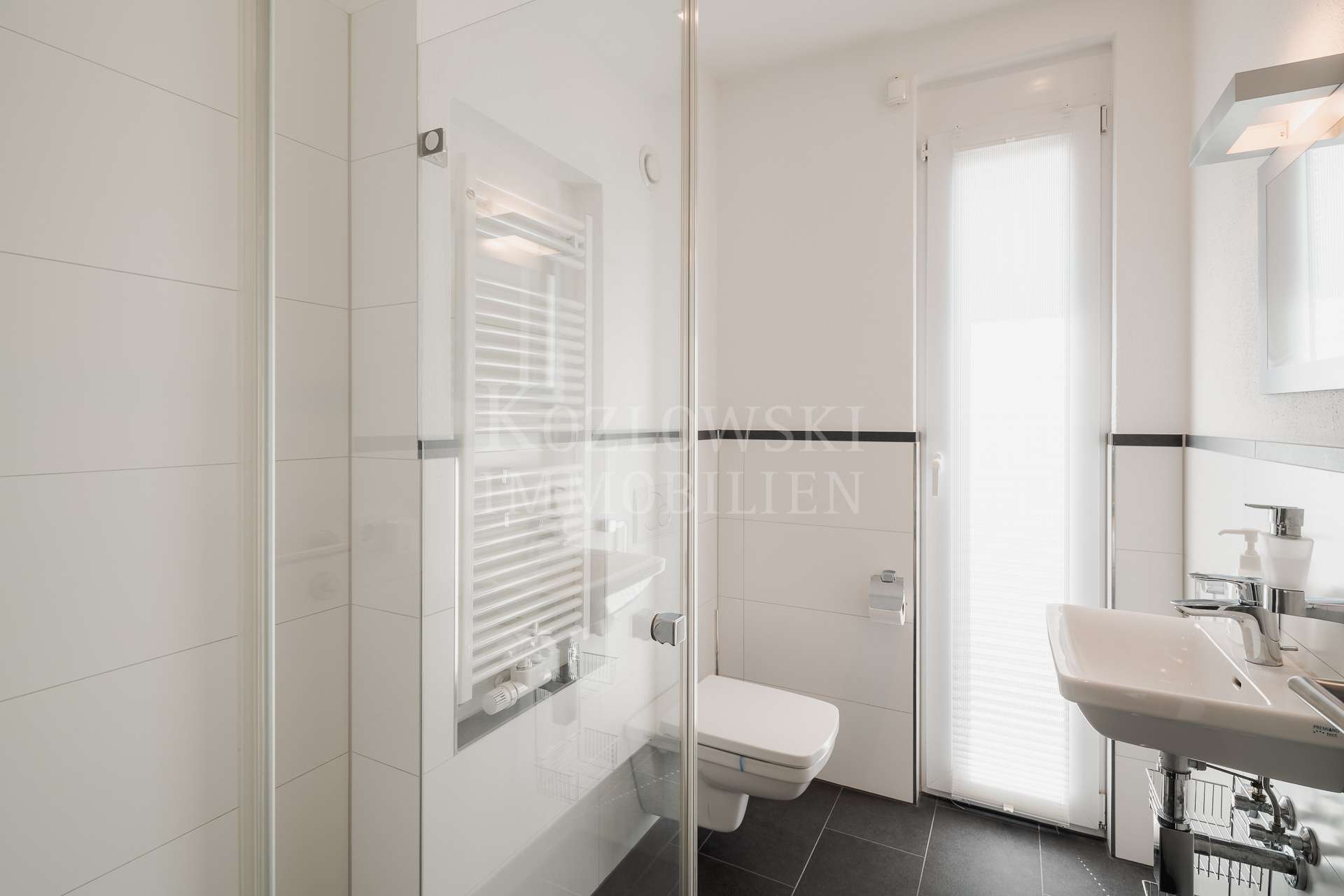 Gäste-WC mit Dusche