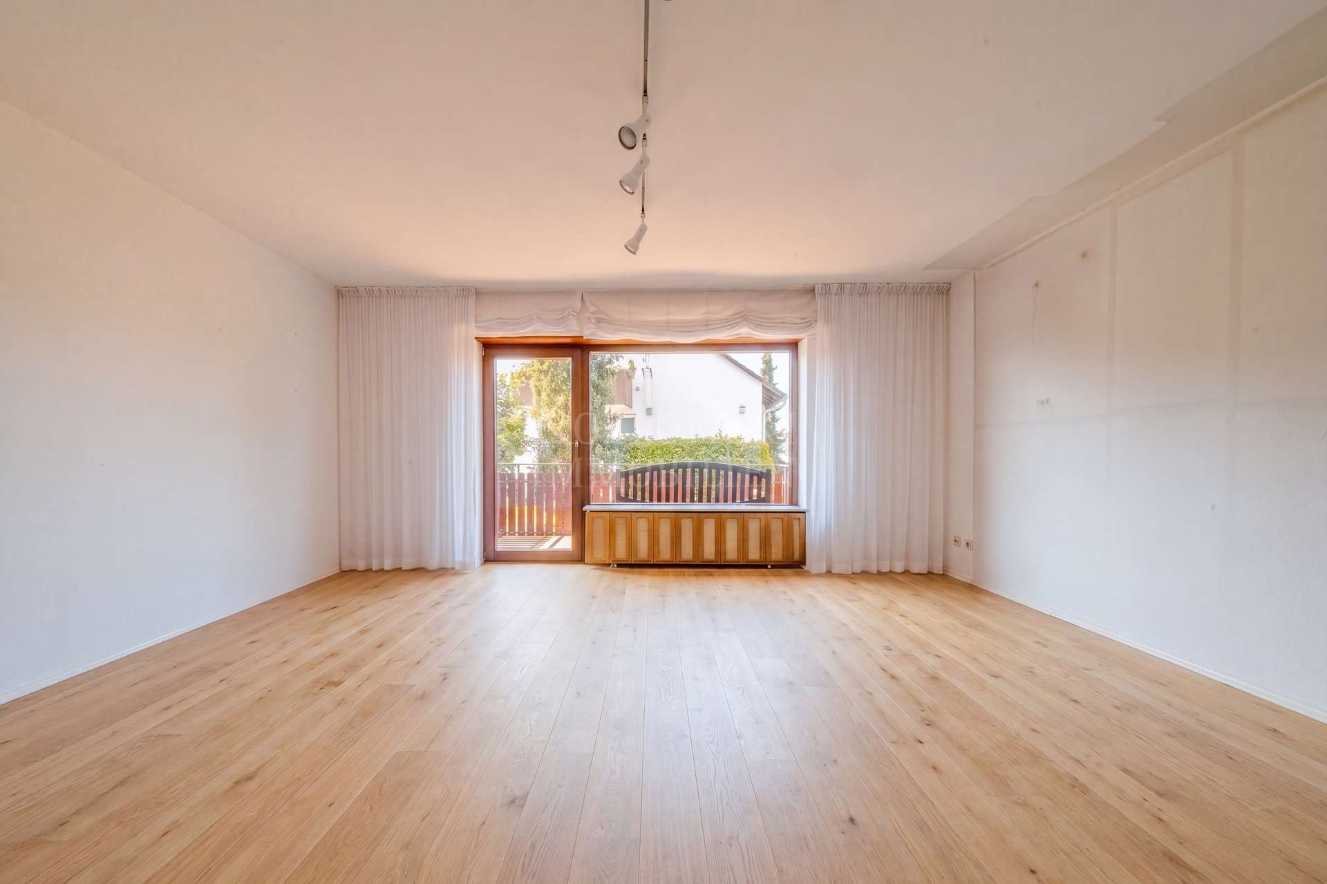 Schlafzimmer I - Boden KI-Staging