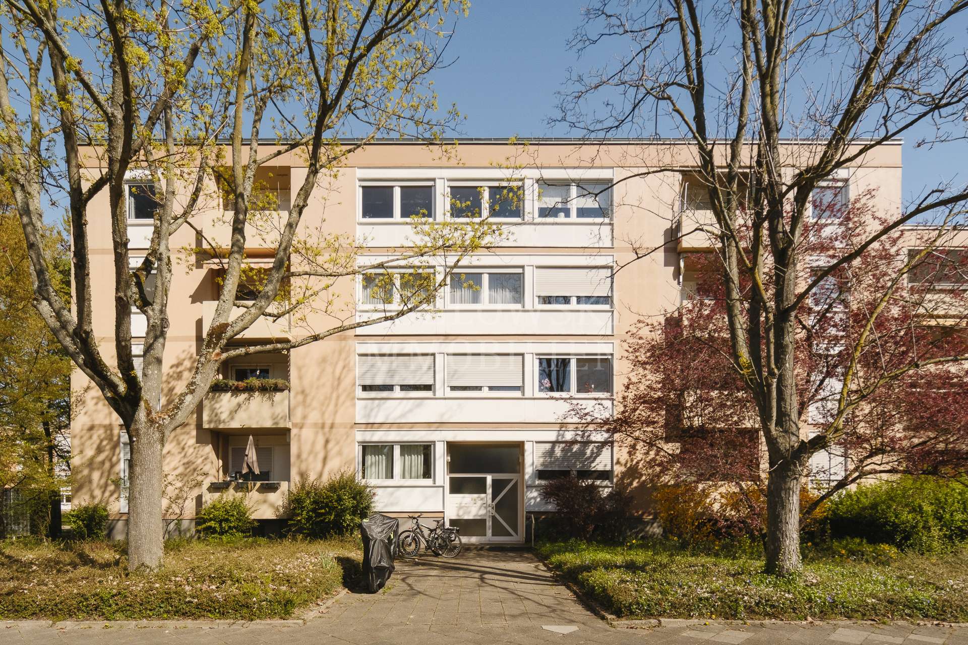8-Parteien-Haus