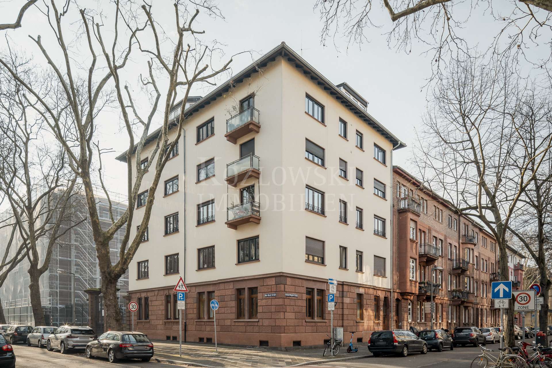 Stilaltbau in Toplage