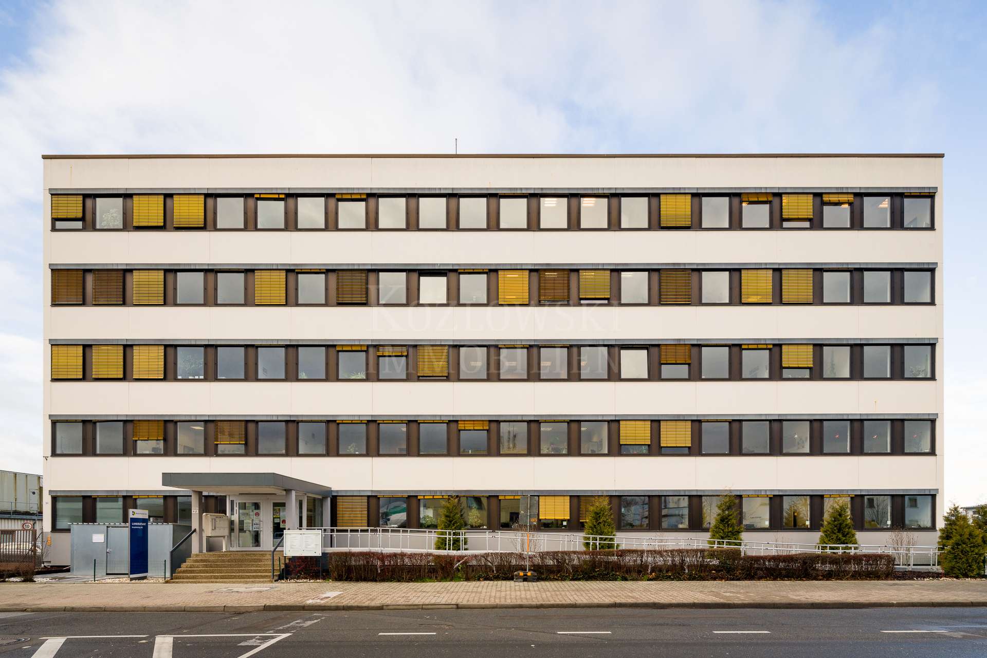 Bürogebäude 1