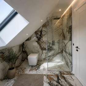 Masterbad en Suite - KI-Staging