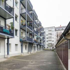 Innenhof mit Garagen