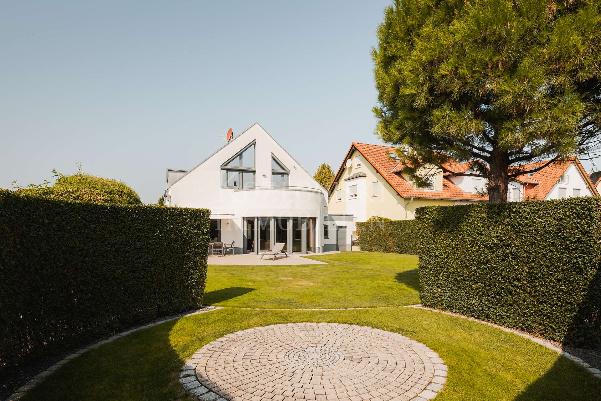 Villa - Gartenansicht 