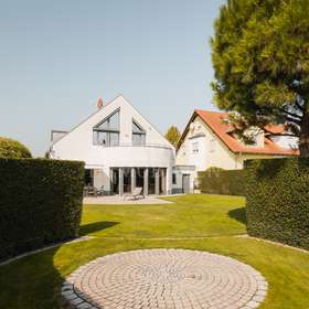 Villa - Gartenansicht 
