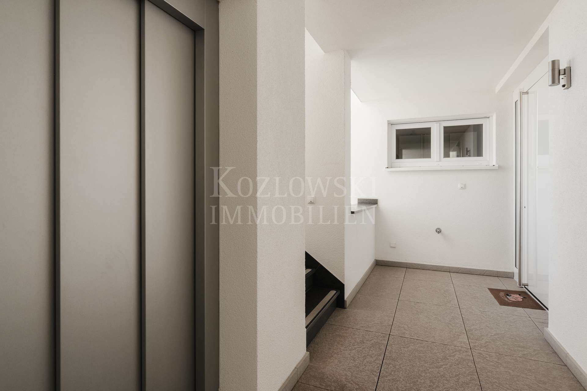 Treppenhaus mit Lift