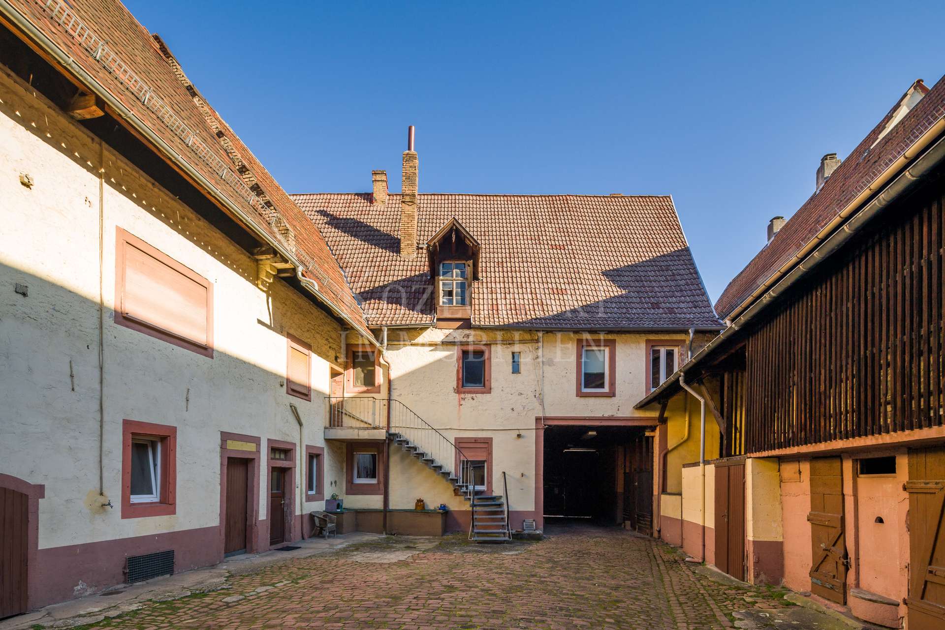 Vorderhaus Hofansicht