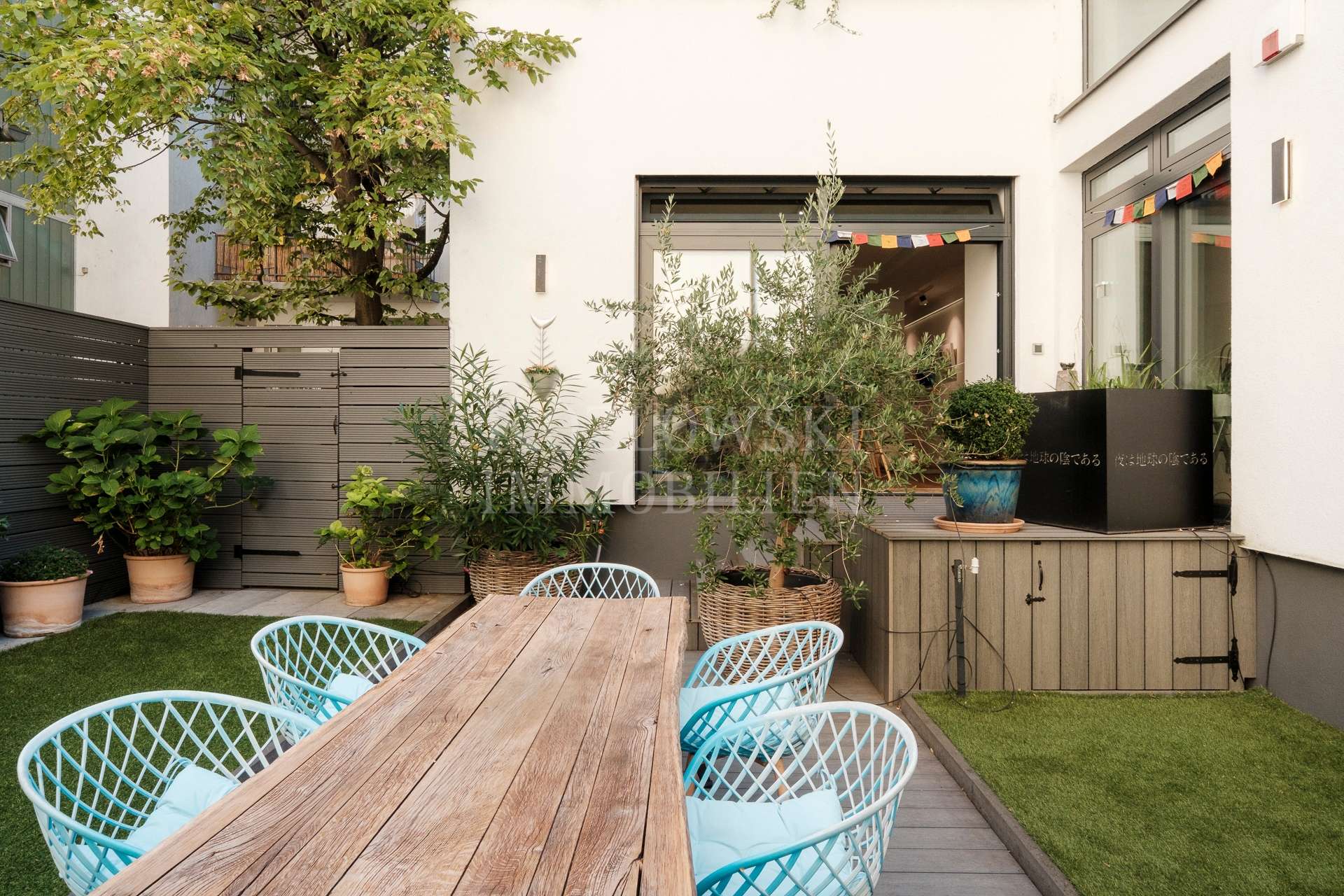 Terrasse mit Garten