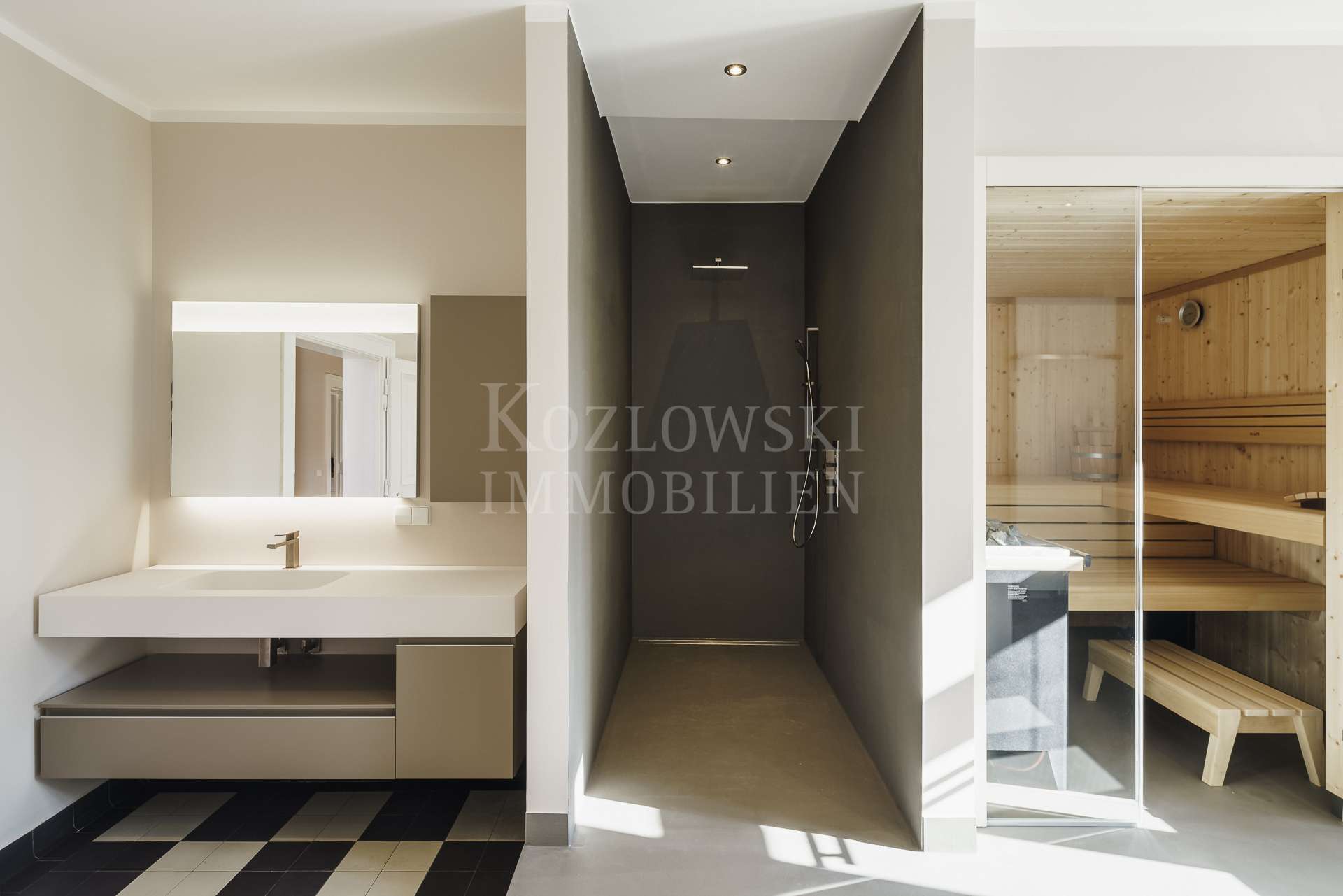 Walk-In Dusche mit Sauna