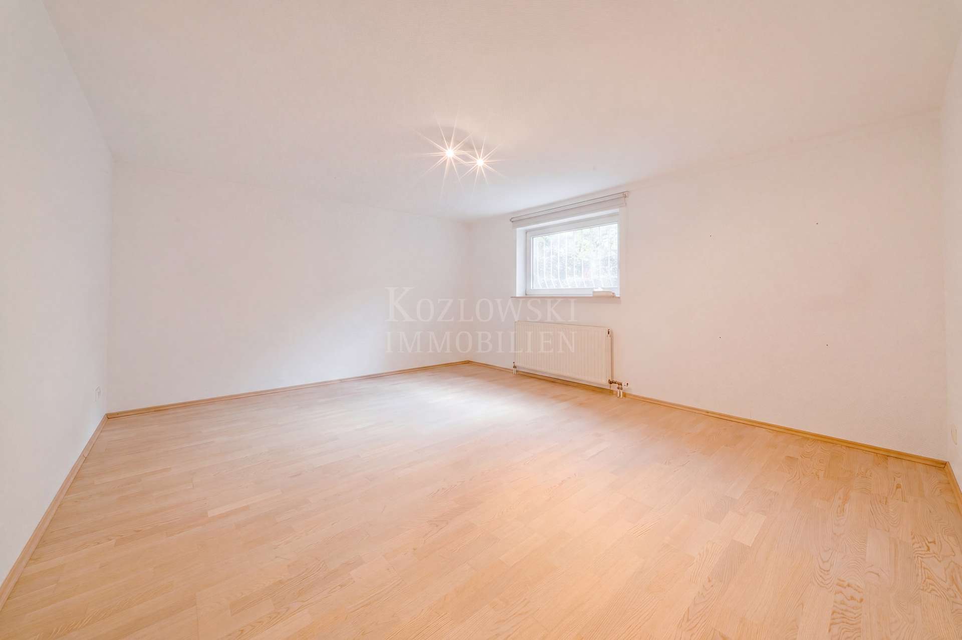 UG Zimmer IV - Boden KI Staging