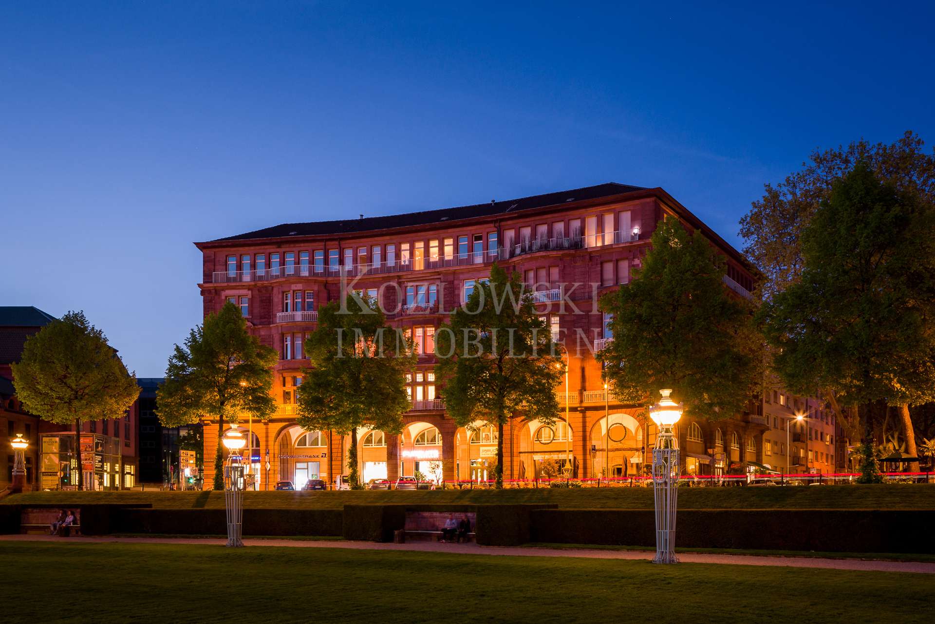 Arkadenhaus by night