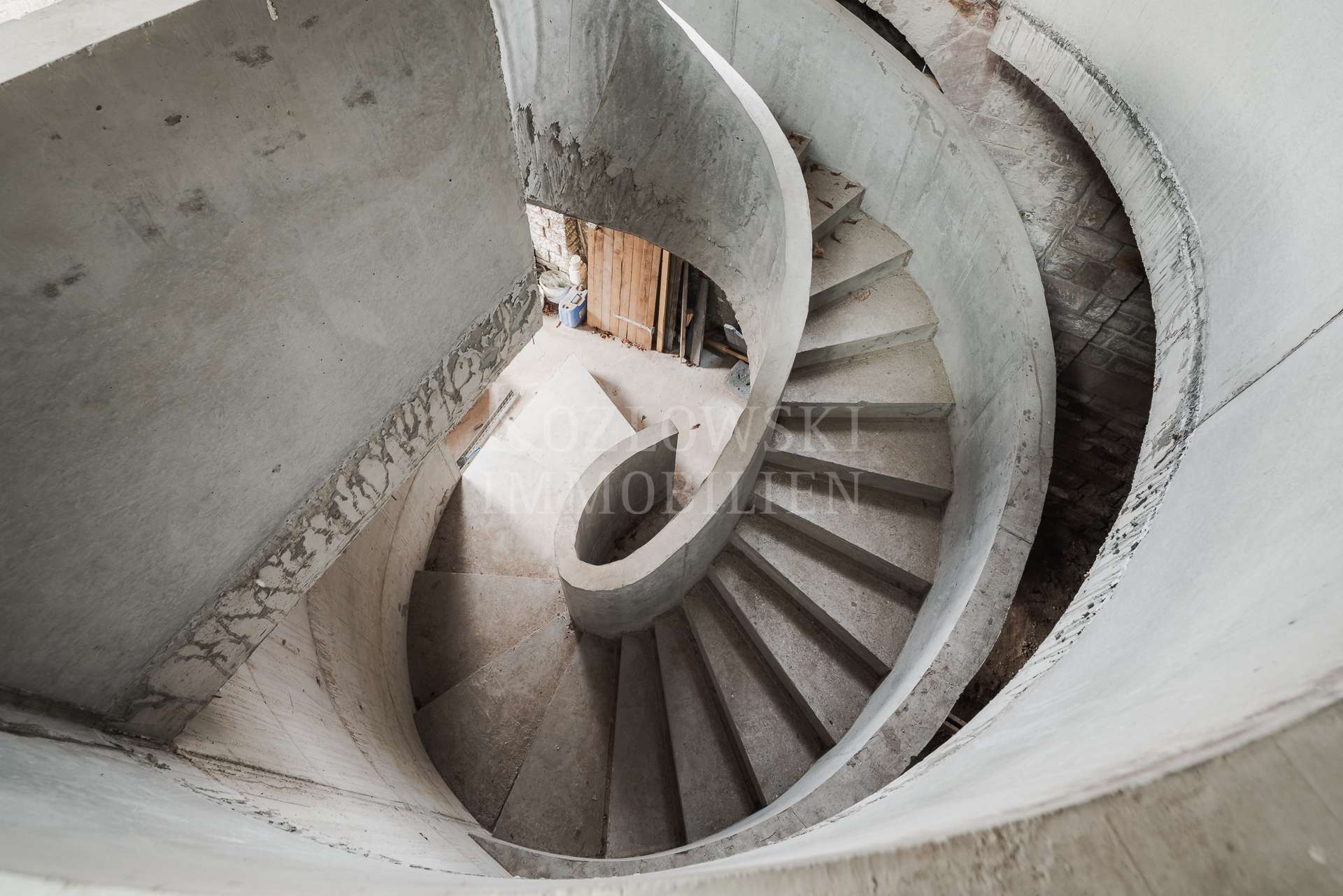 Sichtbeton-Wendeltreppe