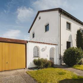 Garage mit Stellplatz