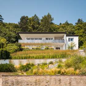 Panorama-Villa - Straßenansicht