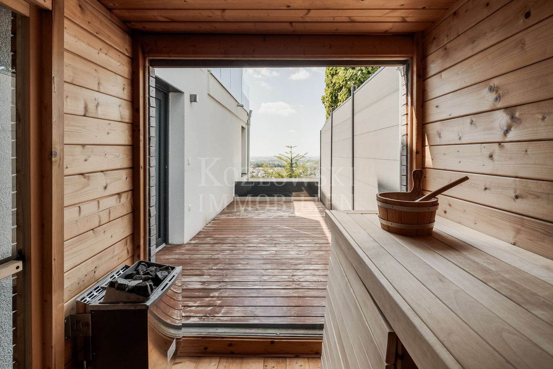 Zugang Terrasse und Sauna