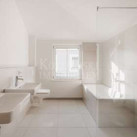Tageslichtbad mit Badewanne