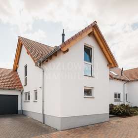 Garage mit Stellplatz