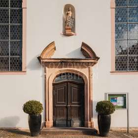 Eingangsportal Kirche