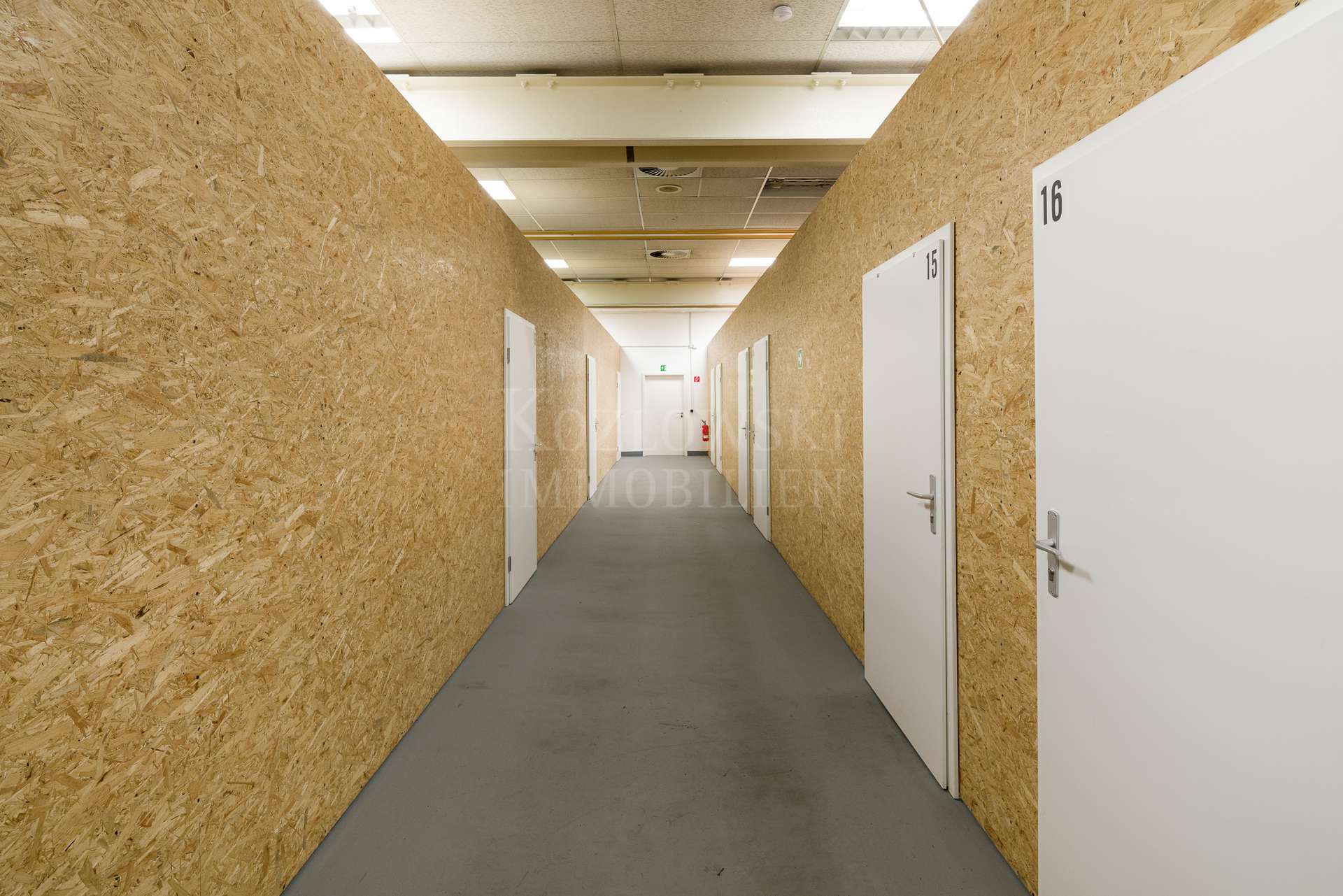 Lagerhalle - Mietboxen
