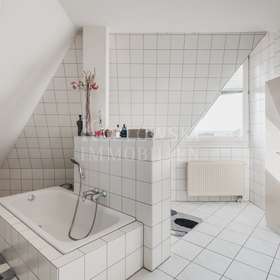 Tageslichtbad mit Badewanne 