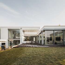 Designvilla - Gartenansicht