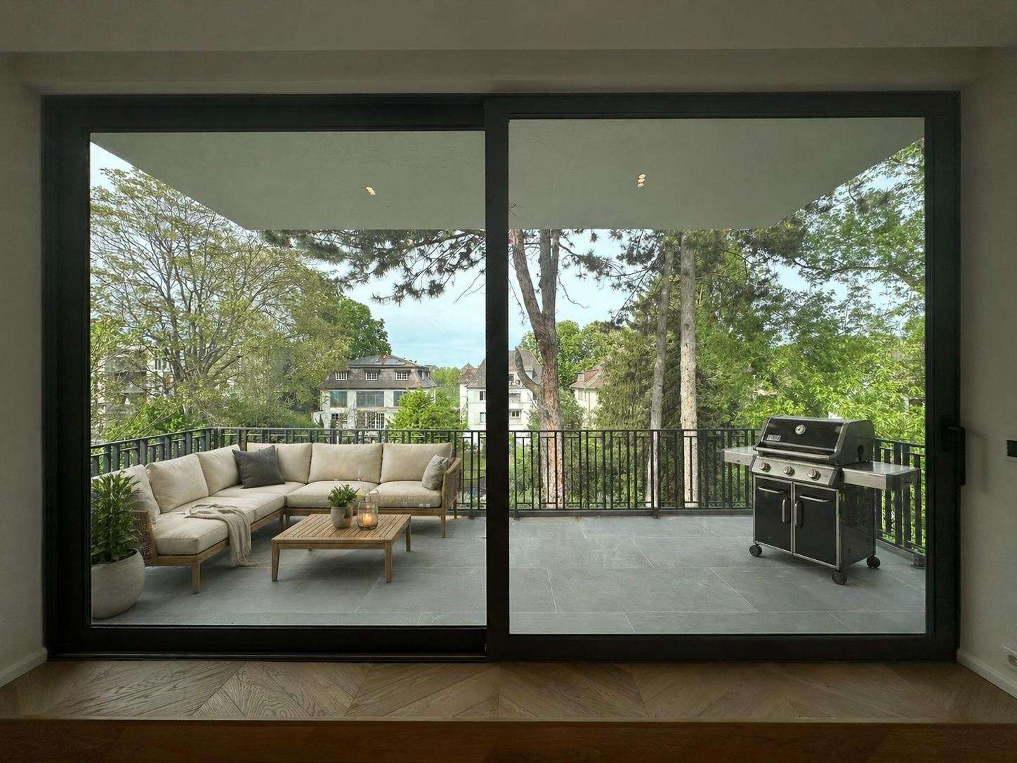 Balkon 13 qm - KI-Staging